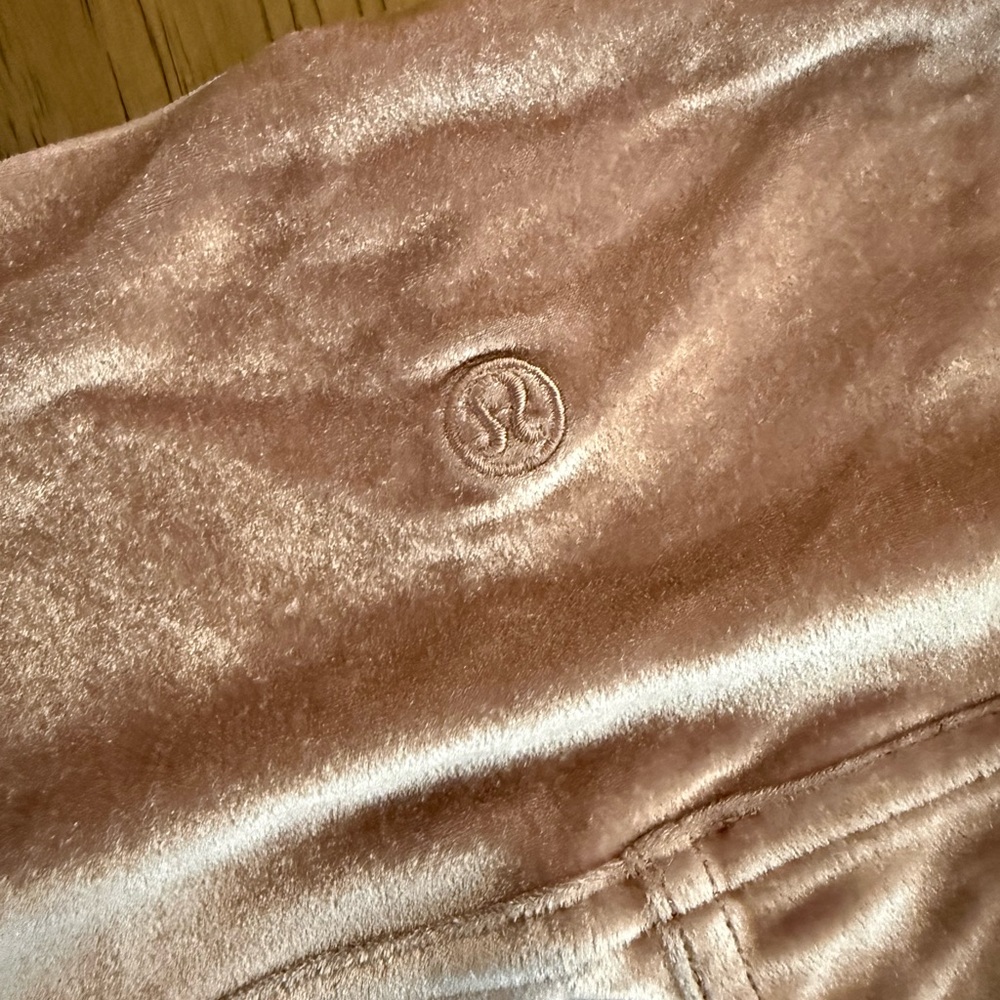 NWOT Lululemon Blush Velour Leggings Size 4